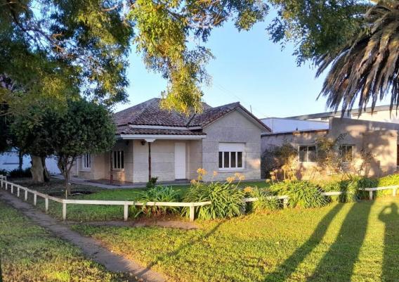 CHALET AMERICANO (sobre RUTA 227 esquina) TAMANGUEYUU